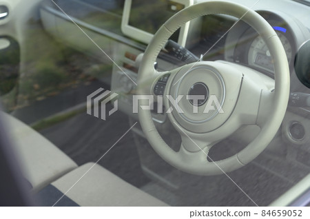 Driver's seat of a light car 84659052