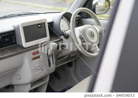 Driver's seat of a light car 84659053