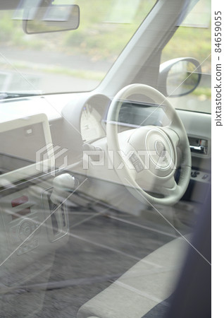 Driver's seat of a light car 84659055