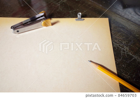 Showa stationery and a desk full of scratches Showa stationery and a desk full of scratches 84659703