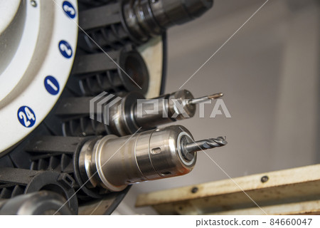 The indexable tool in the tooling magazine of machining center. The indexable tool in the tooling magazine of machining center. 84660047