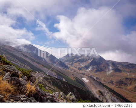 Tateyama mountain range in autumn on a clear day Tateyama mountain range in autumn on a clear day 84662235