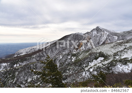 Nasu mountain range in winter 84662567