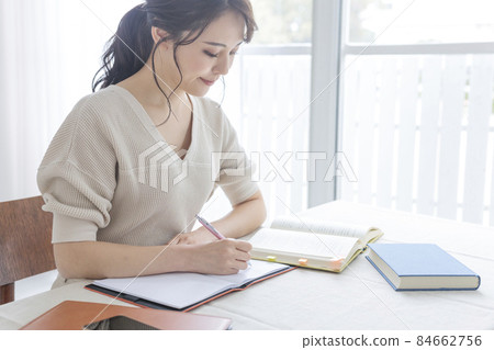 成年女性學習 84662756