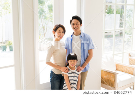 A family of three parents and children standing at the entrance A family of three parents and children standing at the entrance 84662774