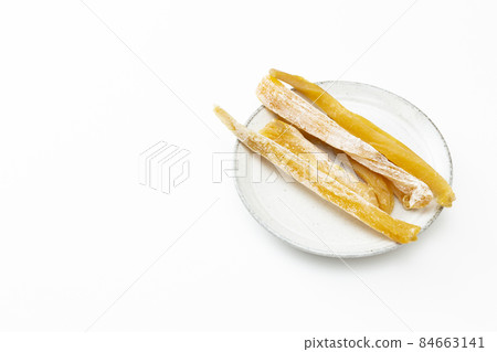 乾土豆白色背景 乾土豆白色背景 84663141