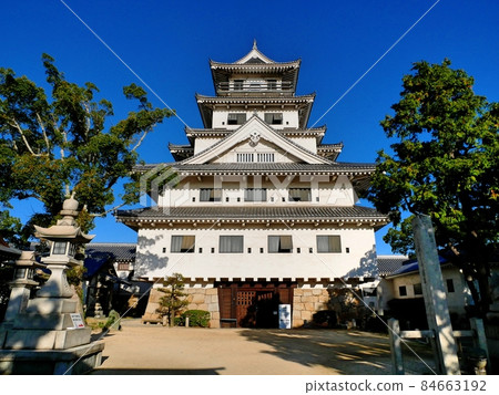 Imabari Castle castle tower front (2021) 84663192