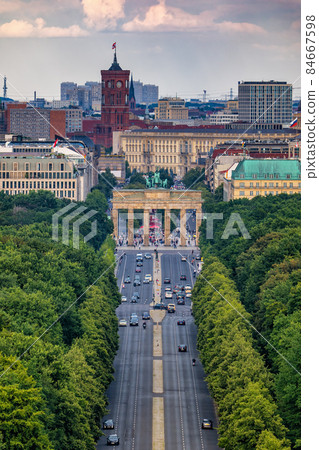 Brandenburg Gate In Berlin From Above Brandenburg Gate In Berlin From Above 84667598
