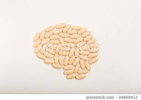 Medicines and pills for the brain and the prevention of mental illness. Alzheimer's, dementia, antipsychotics, stimulants to improve memory, thinking, learning concept. Pills in a brain pile on a 84668412