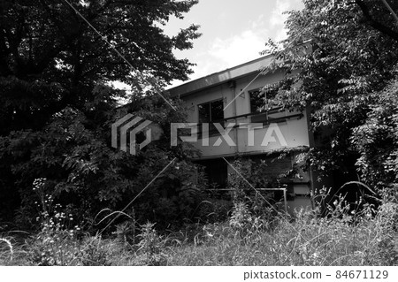 被遺棄的建築 84671129