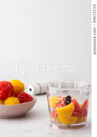 Peeled grapefruits, oroblancos and oranges Peeled grapefruits, oroblancos and oranges 84672519