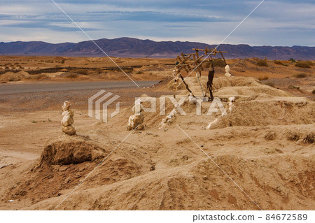 Historic qanat water supply in Foggaras, Morroco 84672589