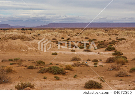 Historic qanat water supply in Foggaras, Morroco 84672590