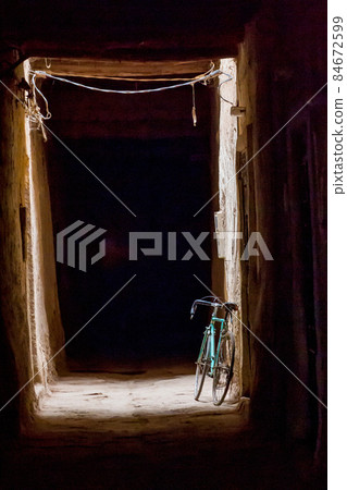 Streetlife in Ksar Maadid in the moroccan mountains near Erfoud in Morocco, Africa 84672599