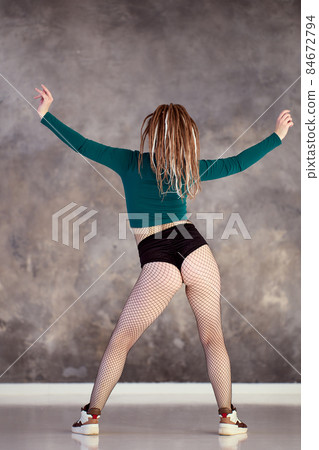 Twerk booty dancer training in dance studio. 84672794