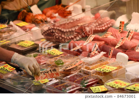 Seafood section of Tsukiji Market 84673001