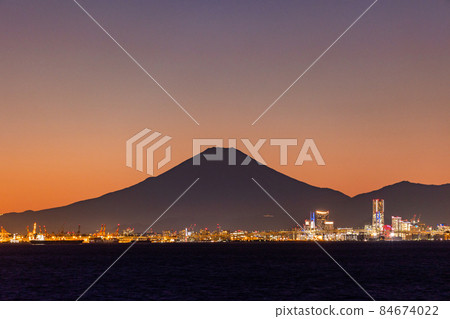 東京灣的富士山夜景 / Umihotaru PA 東京灣的富士山夜景 / Umihotaru PA 84674022