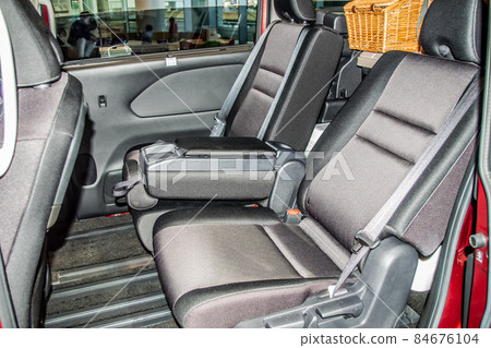 小型貨車的後排座椅、第二排座椅 小型貨車的後排座椅、第二排座椅 84676104
