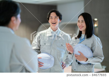 Team of workers having a meeting Photo cooperation: WEEK Shibadaimon (Sun Frontier Fudousan) Team of workers having a meeting Photo cooperation: WEEK Shibadaimon (Sun Frontier Fudousan) 84677693