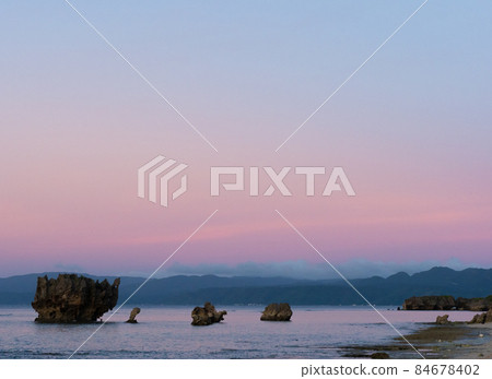 沖繩縣今歸仁村古宇利島海岸的夜景 沖繩縣今歸仁村古宇利島海岸的夜景 84678402