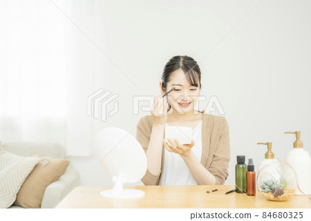 Female using eyeshadow Female using eyeshadow 84680325