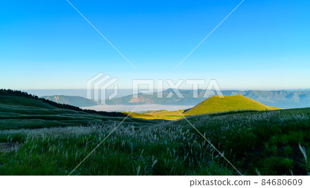 Refreshing nature "Road to Mt. Aso" Sea of clouds of Yonezuka Sea of clouds 84680609