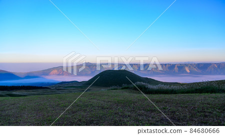 Refreshing nature "Road to Mt. Aso" Sea of clouds of Yonezuka Sea of clouds 84680666