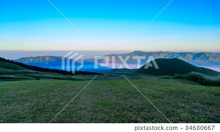Refreshing nature "Road to Mt. Aso" Sea of clouds of Yonezuka Sea of clouds 84680667