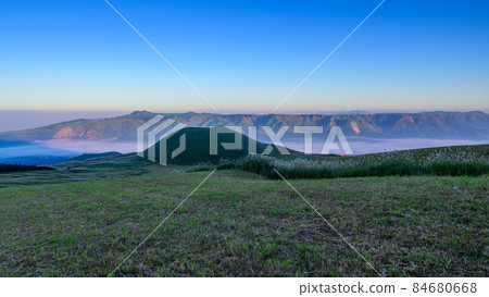 Refreshing nature "Road to Mt. Aso" Sea of clouds of Yonezuka Sea of clouds 84680668