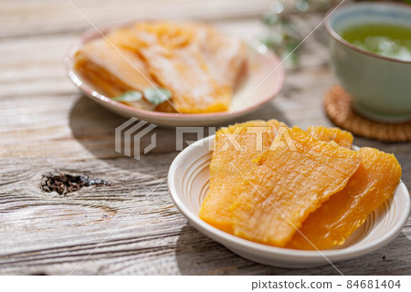 Autumn taste handmade dried potatoes Autumn taste handmade dried potatoes 84681404