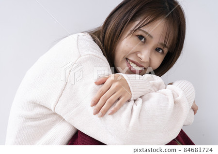 冬季時尚的女性 84681724