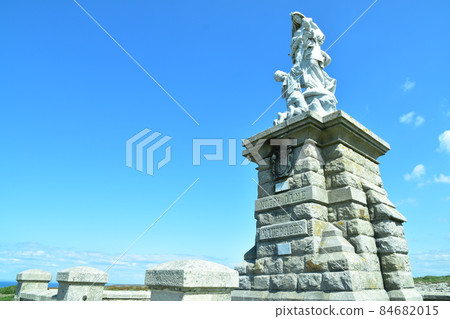 Statue of Notre Dame at Pointe du Raz, the westernmost point of Brittany, France 84682015