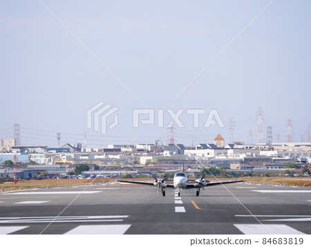Osaka Yao Airport Cessna plane preparing for takeoff (Beechcraft G58 Baron, Yao, early winter) 84683819