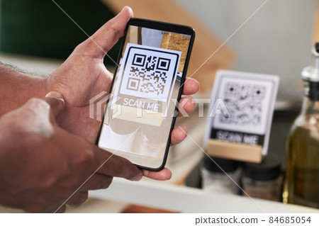 Scanning QR Code with Smartphone Scanning QR Code with Smartphone 84685054