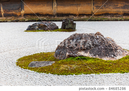 秋天的京都龍安寺石園 84685286