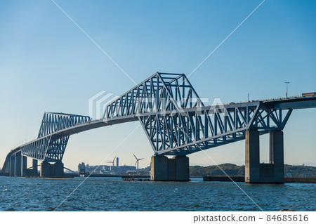 [Tokyo Gate Bridge backlit from the afternoon] 84685616