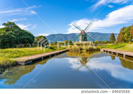 Kaizu City, Gifu Prefecture Autumn Aqua World Mizugo Park Center with beautiful autumn leaves and Dutch windmills Kaizu City, Gifu Prefecture Autumn Aqua World Mizugo Park Center with beautiful autumn leaves and Dutch windmills 84685688