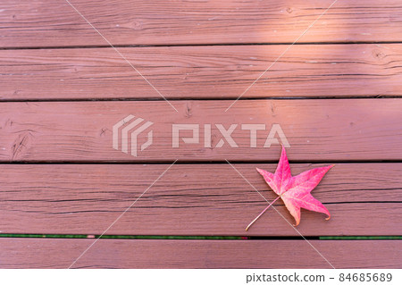 Red leaves of sweetgum on a wooden table Autumn image Red leaves of sweetgum on a wooden table Autumn image 84685689
