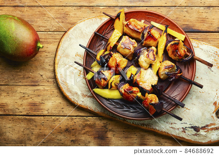 Chicken breast kebab with mango 84688692