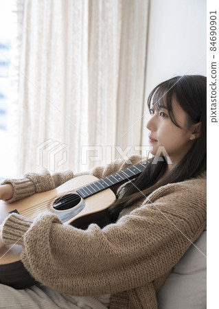 Guitar and female portrait 84690901
