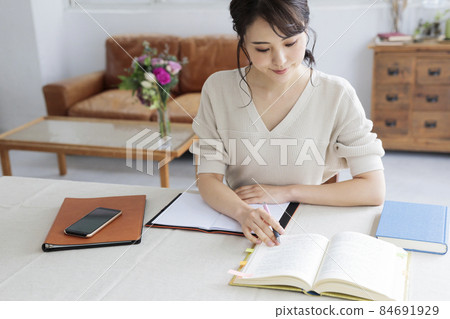 Adult female studying Adult female studying 84691929