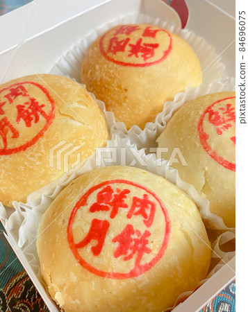 Shanghai's Mid-Autumn Festival specialty, moon cake with meat Shanghai's Mid-Autumn Festival specialty, moon cake with meat 84696075