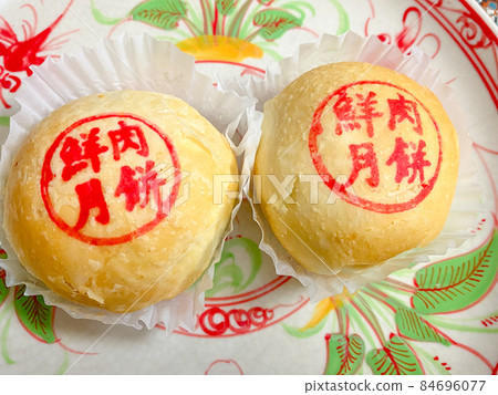 Shanghai's Mid-Autumn Festival specialty, moon cake with meat Shanghai's Mid-Autumn Festival specialty, moon cake with meat 84696077