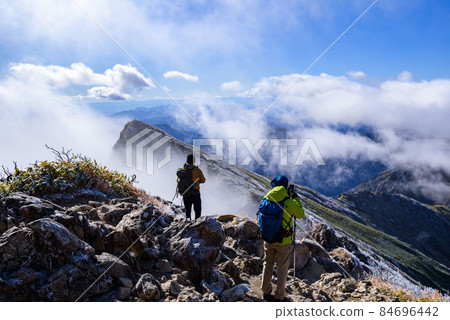A spectacular view from the summit of Mt. Tanigawa, a mountaineer who wants to see it 84696442