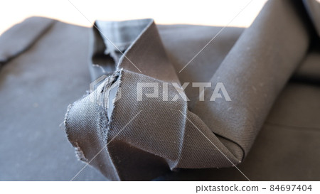 校服褲下擺破洞 校服褲下擺破洞 84697404