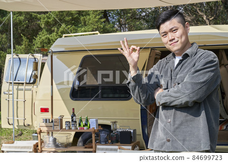 Young man, camping, campsite, travel, hobby, leisure, leisure, outdoor, camper, tent, tarp, camping equipment, Korean Young man, camping, campsite, travel, hobby, leisure, leisure, outdoor, camper, tent, tarp, camping equipment, Korean 84699723