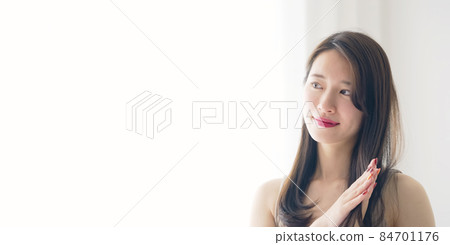 Female hair care image 84701176