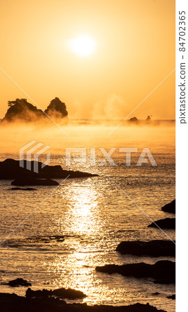 << Wakayama Prefecture >> Kushimoto Town Tawara Beach First Sunrise << Wakayama Prefecture >> Kushimoto Town Tawara Beach First Sunrise 84702365