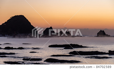 << Wakayama Prefecture >> Kushimoto Town Tawara Beach Dawn 84702389
