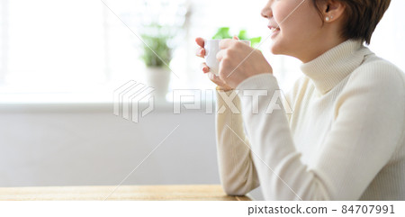 在咖啡館的一個場景 84707991